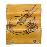 Fairyland Moschato Καπνοθήκη Tαμπά Δερμάτινη Χειροποίητη Πυρογραφία ''Κιθάρα'' Casual - fmk-203